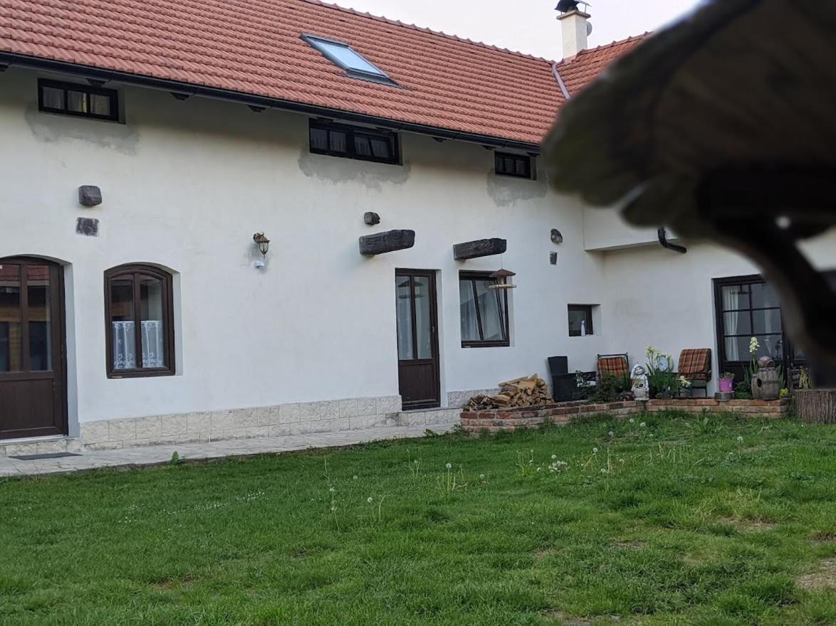 Chalupa U Rybnika Strehom Dolní Bousov Zewnętrze zdjęcie