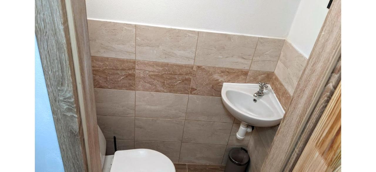Chalupa U Rybnika Strehom Dolní Bousov Zewnętrze zdjęcie