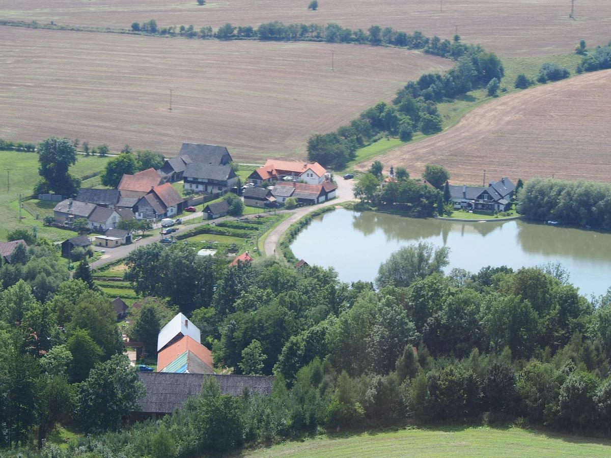 Chalupa U Rybnika Strehom Dolní Bousov Zewnętrze zdjęcie